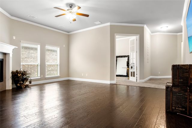 208 Burberry Drive, Grand Prairie, TX 75052