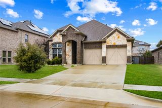 208 Burberry Drive, Grand Prairie, TX 75052