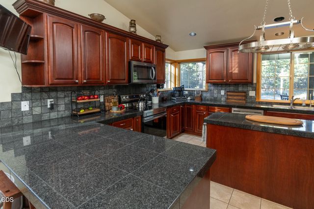 15533 Emerald Drive, La Pine, OR 97739