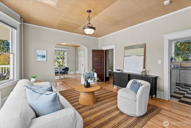 920 4th Avenue N, Seattle, WA 98109