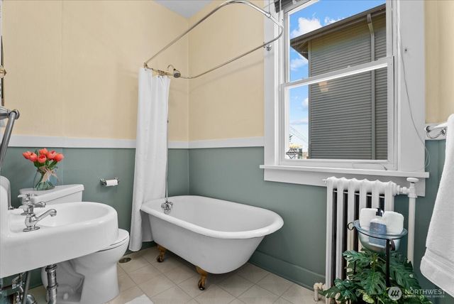 920 4th Avenue N, Seattle, WA 98109