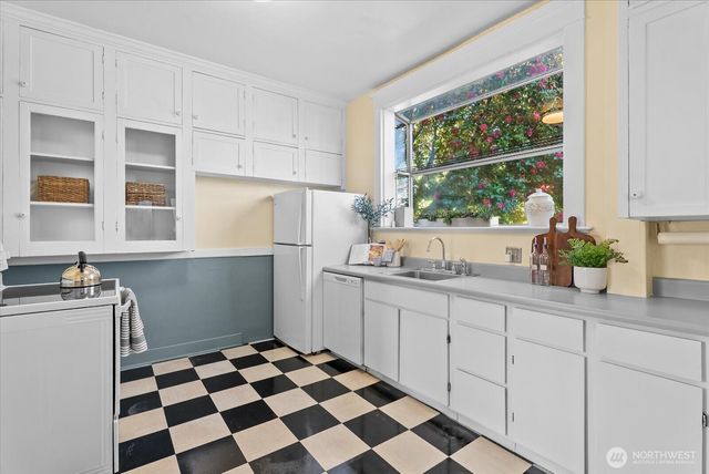 920 4th Avenue N, Seattle, WA 98109