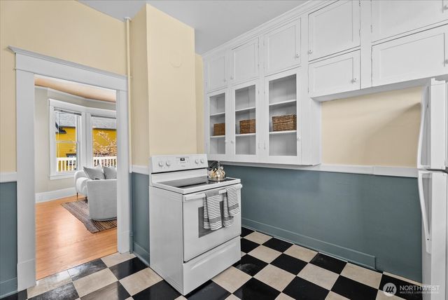 920 4th Avenue N, Seattle, WA 98109