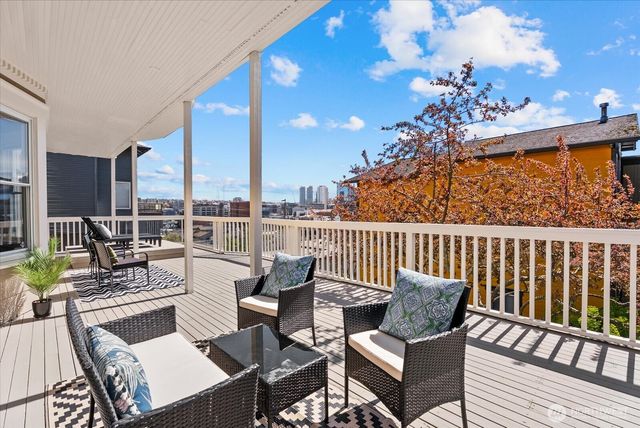 920 4th Avenue N, Seattle, WA 98109