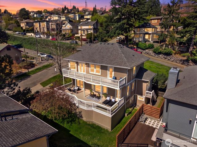 920 4th Avenue N, Seattle, WA 98109