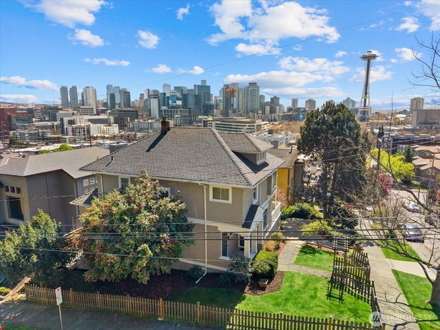 920 4th Avenue N, Seattle, WA 98109