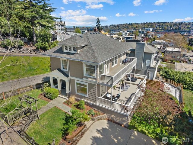 920 4th Avenue N, Seattle, WA 98109