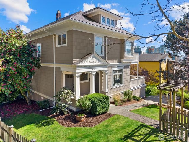 920 4th Avenue N, Seattle, WA 98109