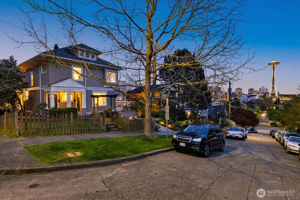 920 4th Avenue N, Seattle, WA 98109