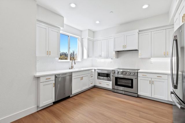 947 Woodside, Redwood City, CA 94061