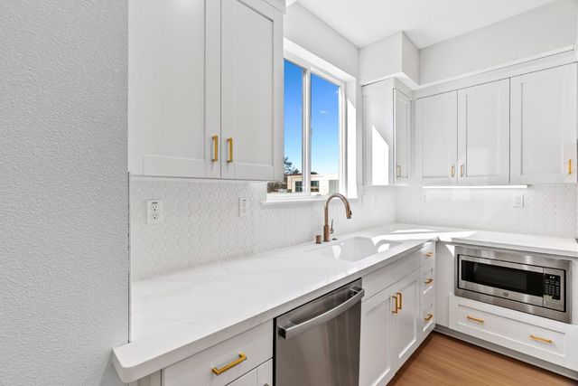 947 Woodside, Redwood City, CA 94061