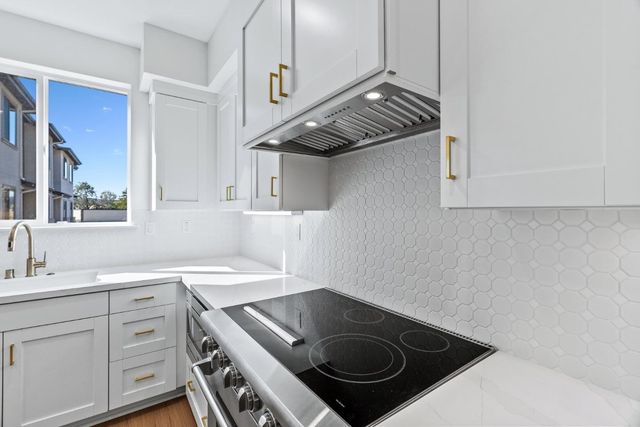 947 Woodside, Redwood City, CA 94061