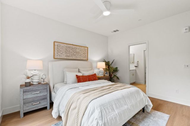 947 Woodside, Redwood City, CA 94061