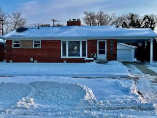 22832 Gary Lane, St Clair Shores, MI 48080