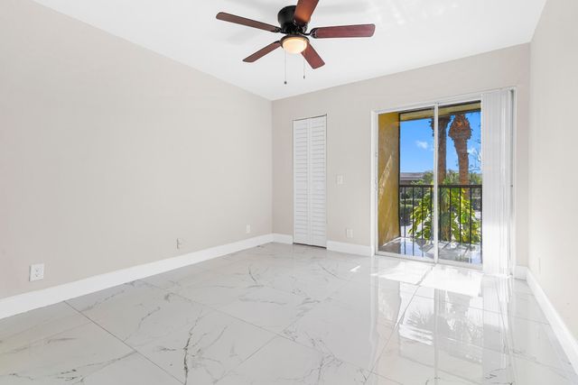 712 Meadows Circle, Boynton Beach, FL 33436