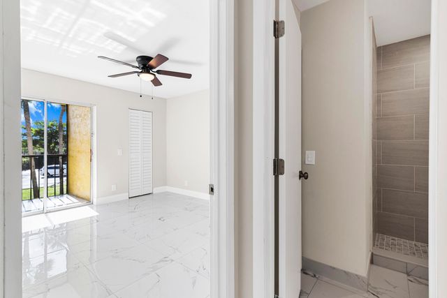 712 Meadows Circle, Boynton Beach, FL 33436