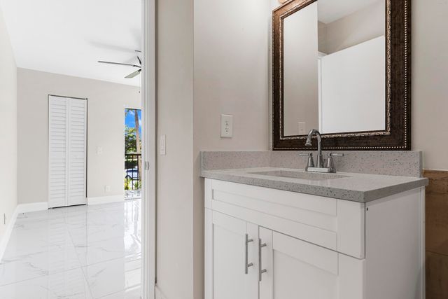 712 Meadows Circle, Boynton Beach, FL 33436