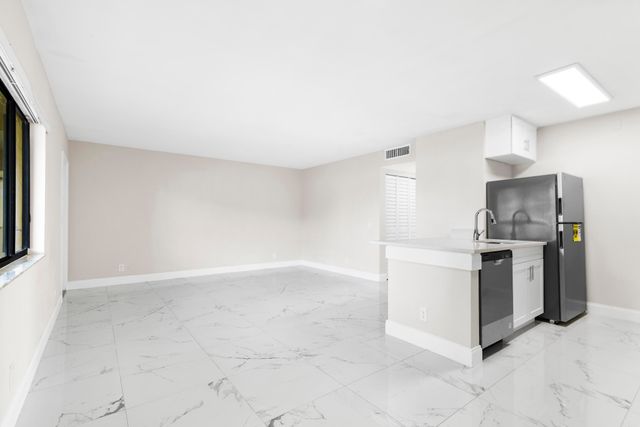 712 Meadows Circle, Boynton Beach, FL 33436