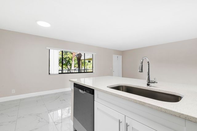 712 Meadows Circle, Boynton Beach, FL 33436