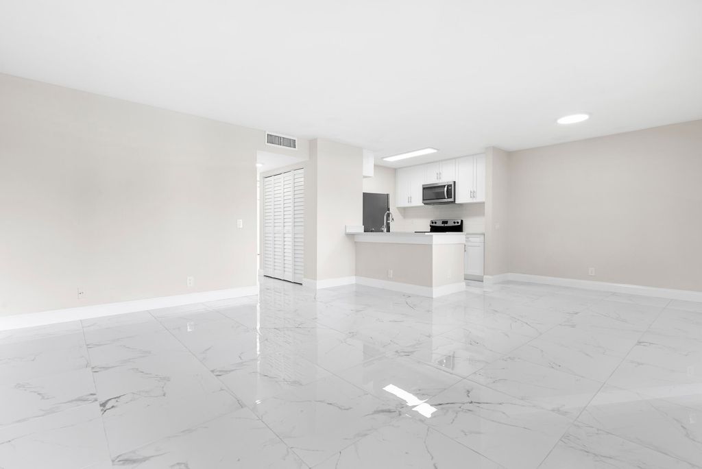 712 Meadows Circle, Boynton Beach, FL 33436