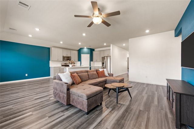 1713 Gold Mine Trail, Aubrey, TX 76227