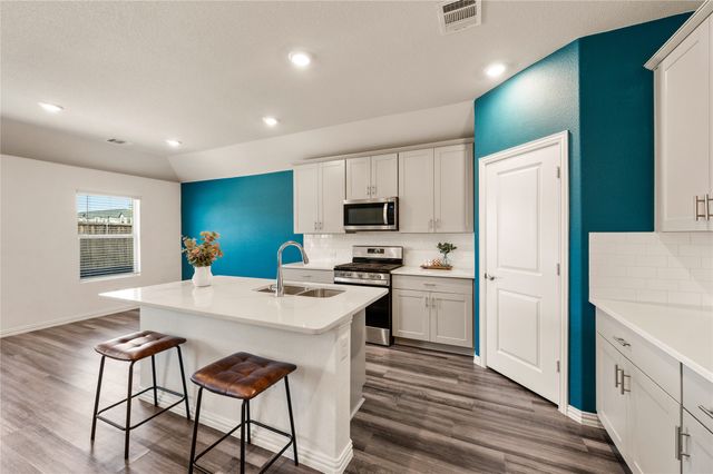 1713 Gold Mine Trail, Aubrey, TX 76227