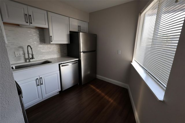 1840 Burton DR 120, Austin, TX 78741