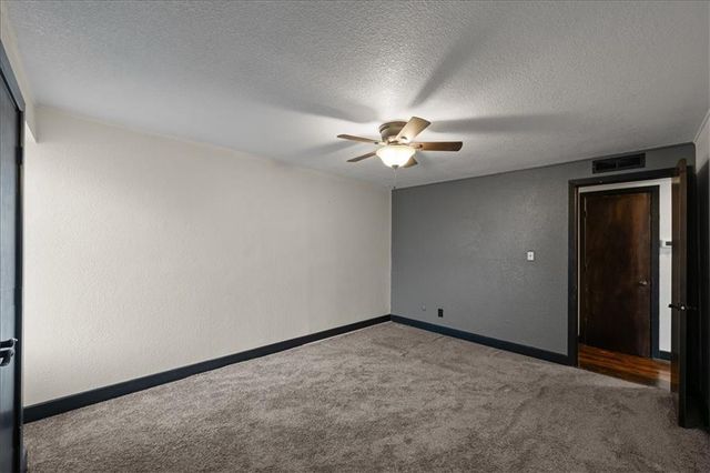 1111 W 46th Street 22, Kansas City, MO 64112