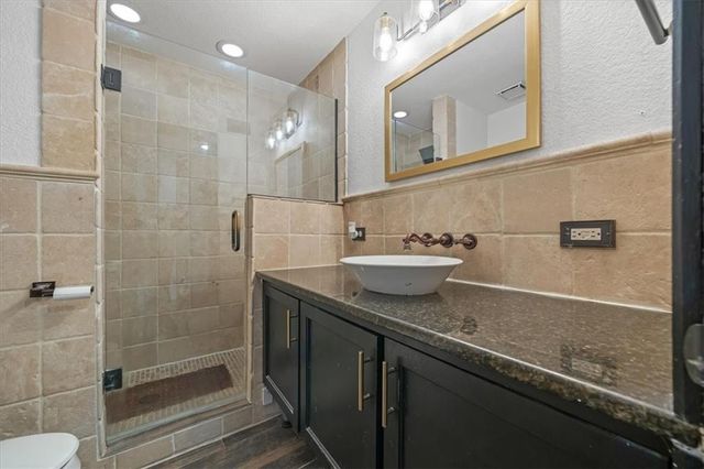 1111 W 46th Street 22, Kansas City, MO 64112