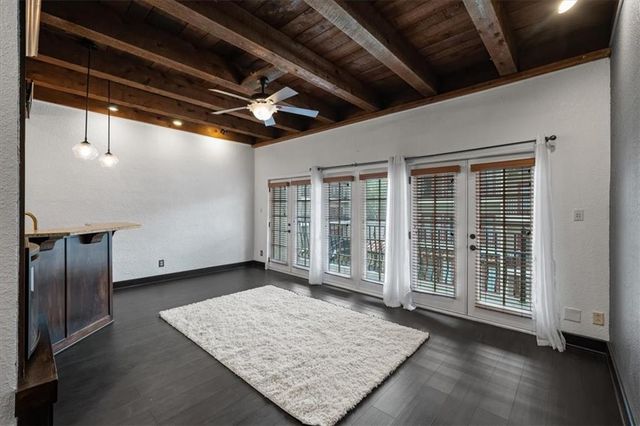 1111 W 46th Street 22, Kansas City, MO 64112