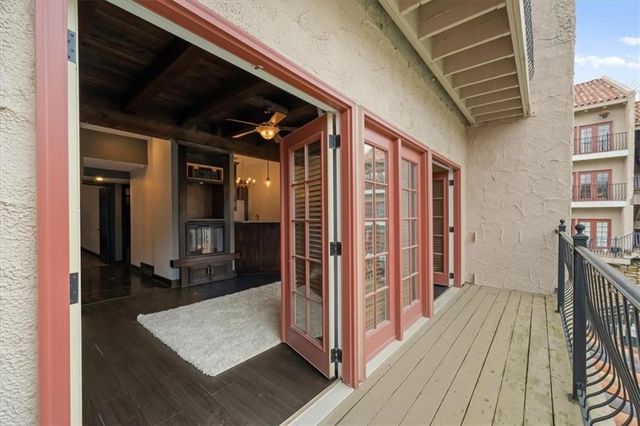 1111 W 46th Street 22, Kansas City, MO 64112