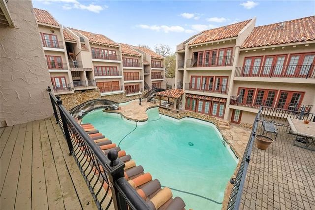 1111 W 46th Street 22, Kansas City, MO 64112