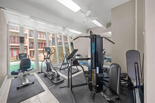 1111 W 46th Street 22, Kansas City, MO 64112