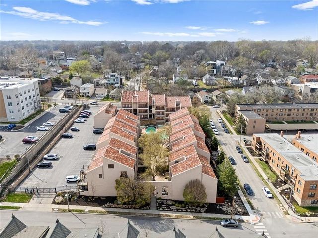 1111 W 46th Street 22, Kansas City, MO 64112