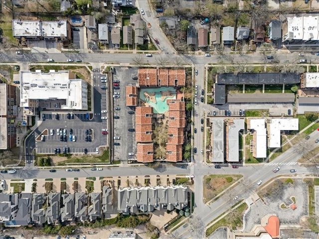 1111 W 46th Street 22, Kansas City, MO 64112