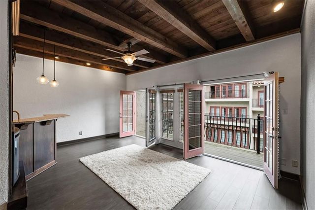 1111 W 46th Street 22, Kansas City, MO 64112