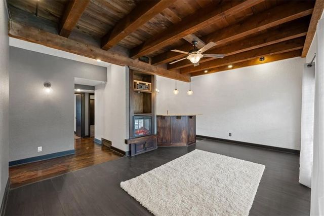 1111 W 46th Street 22, Kansas City, MO 64112