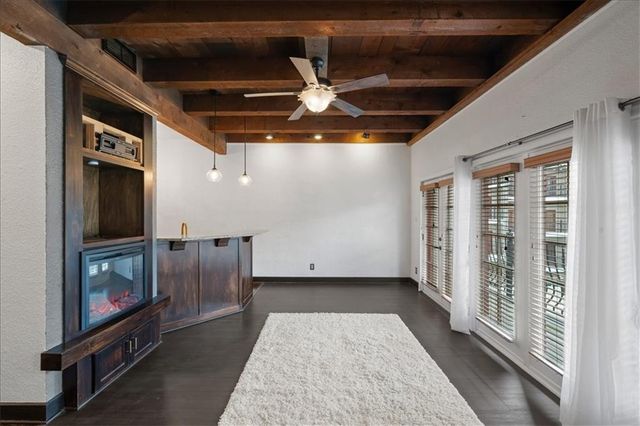 1111 W 46th Street 22, Kansas City, MO 64112