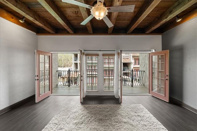 1111 W 46th Street 22, Kansas City, MO 64112