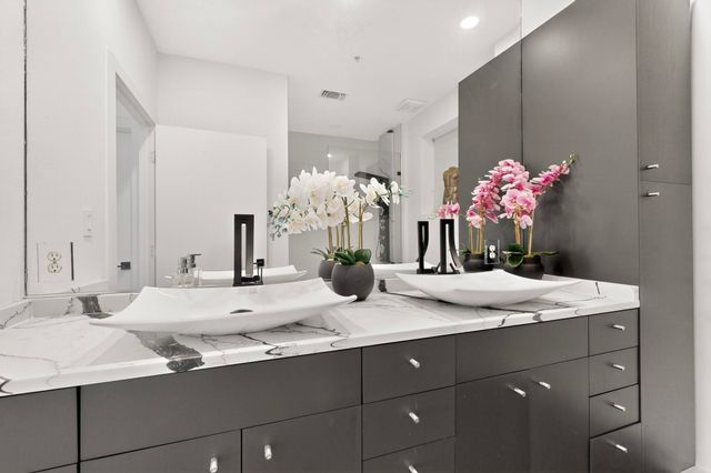 2323 N Houston Street 704, Dallas, TX 75219