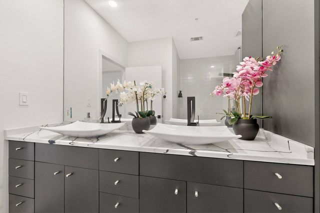 2323 N Houston Street 704, Dallas, TX 75219