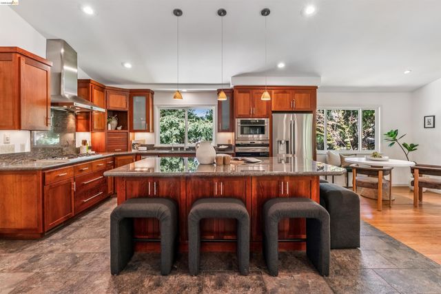 1035 N Thompson Rd, Lafayette, CA 94549