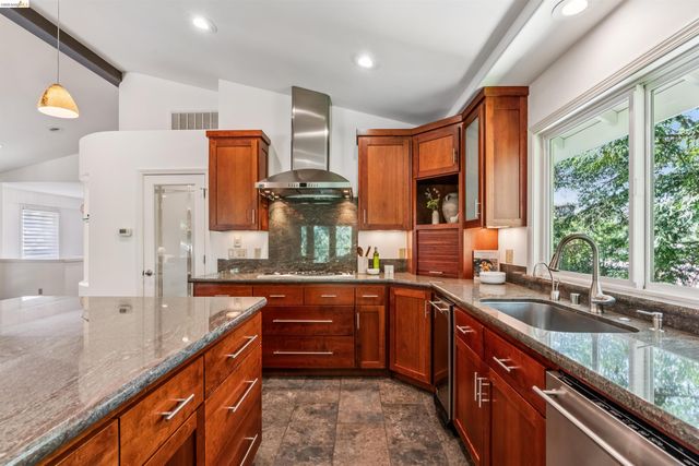 1035 N Thompson Rd, Lafayette, CA 94549