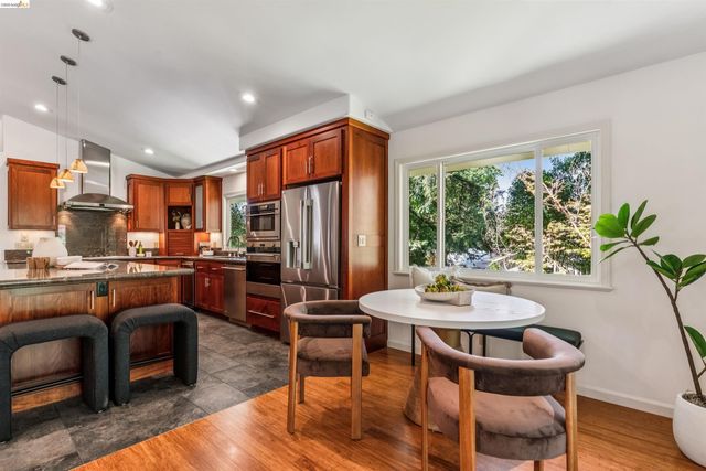 1035 N Thompson Rd, Lafayette, CA 94549