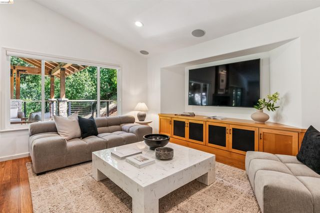 1035 N Thompson Rd, Lafayette, CA 94549