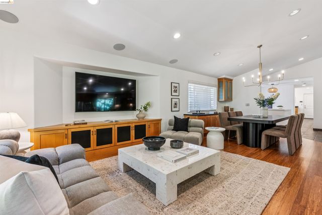 1035 N Thompson Rd, Lafayette, CA 94549