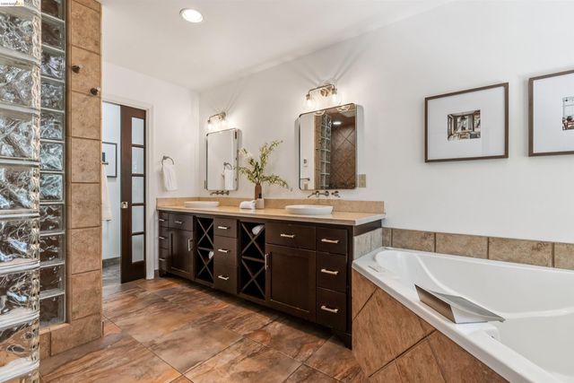 1035 N Thompson Rd, Lafayette, CA 94549
