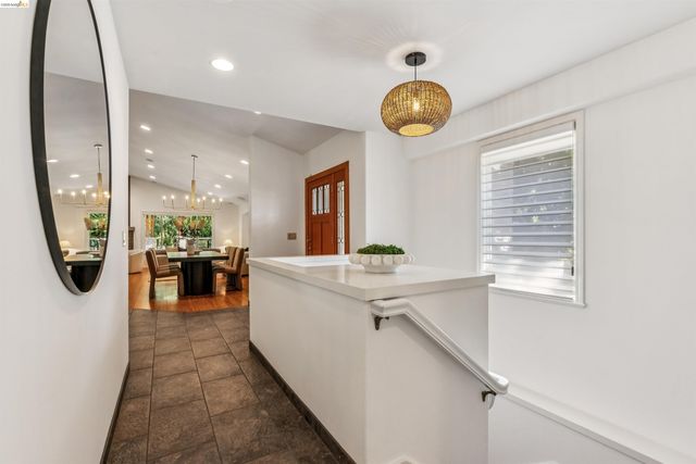 1035 N Thompson Rd, Lafayette, CA 94549