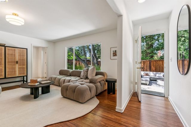 1035 N Thompson Rd, Lafayette, CA 94549