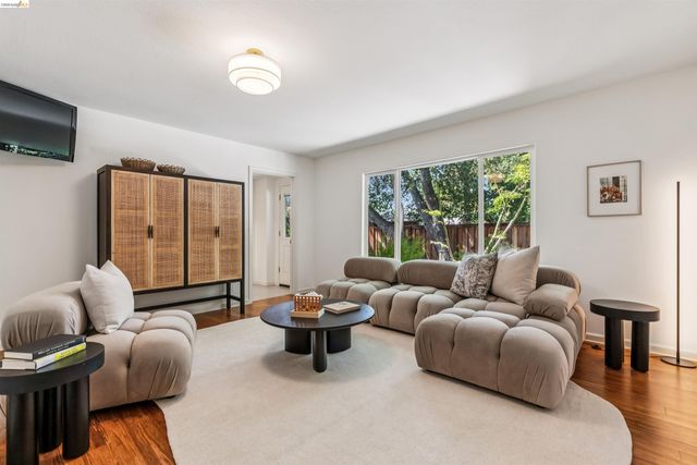 1035 N Thompson Rd, Lafayette, CA 94549